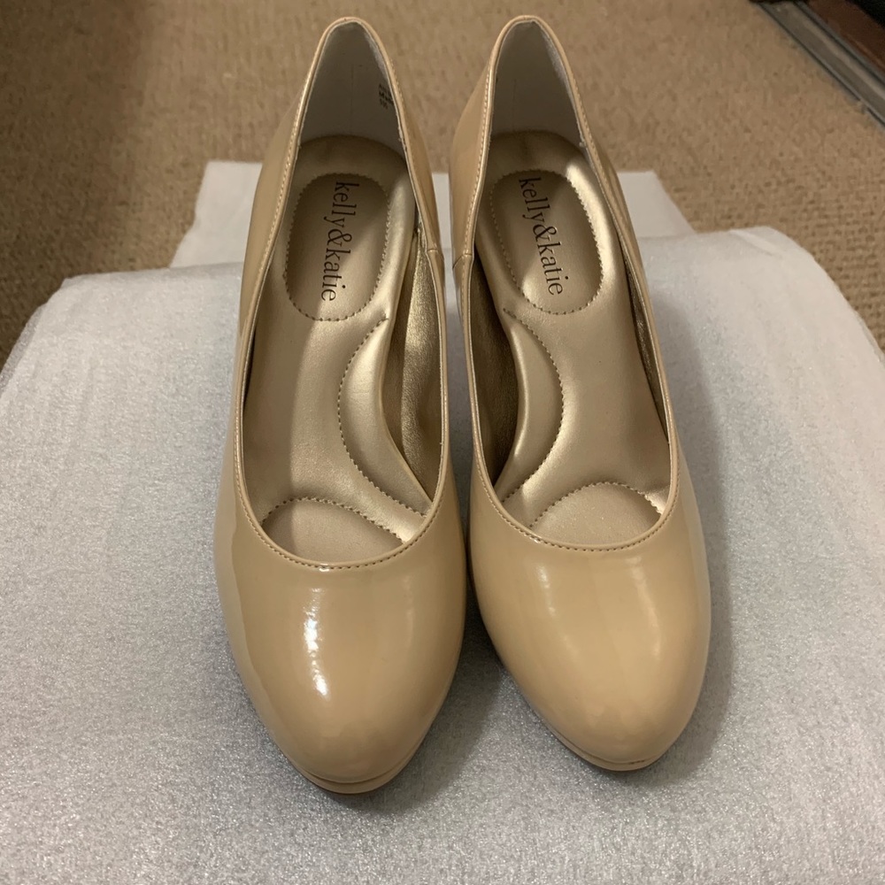 New Beige Kelly & Katie Beige Heels Pumps Size 5.5
